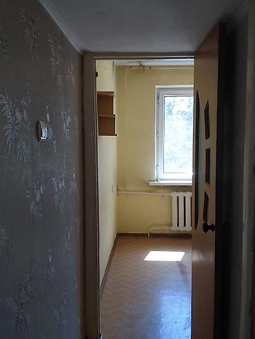 6 микрорайоне: 1 комната, 30 м², 6 мкр 104 серия, 4 этаж, Требуется ремонт — 3