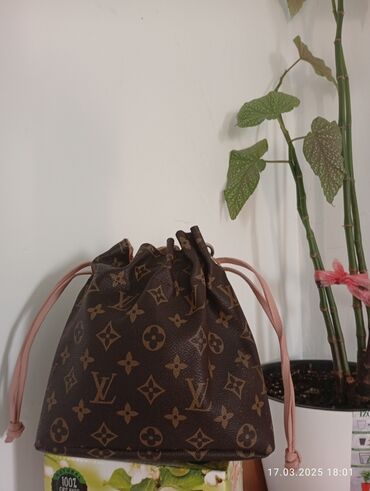 сумки женские для школы: Поясная сумка, бананка, Louis Vuitton, Б/у, Материал: Экокожа, Женские