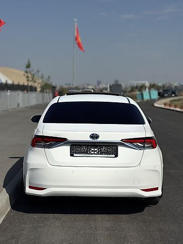 byd e1: Toyota Corolla: 2023 г., 1.8 л, Автомат, Гибрид, Седан — 4