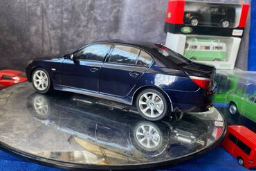 Avtomobil modelləri: Коллекционная модель BMW 545i E60 dark blue 2008 KYOSHO Scale 1:18 — 13