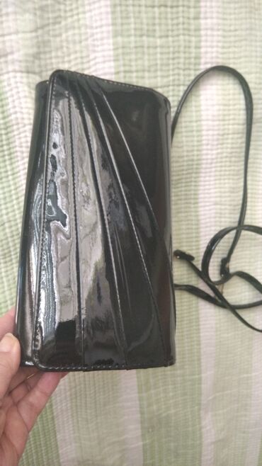 сумка клатч орифлейм: Сумка клатч черная лак. 235сом.(использовала 1 раз в театр) состояние