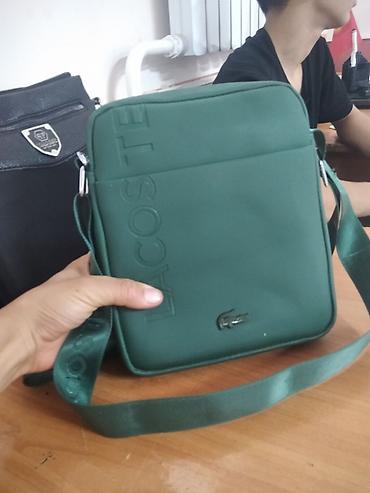 спортивный рюкзак: Сумка через плечо Lacoste, зелёная - Формат: компактная вертикальная — 1