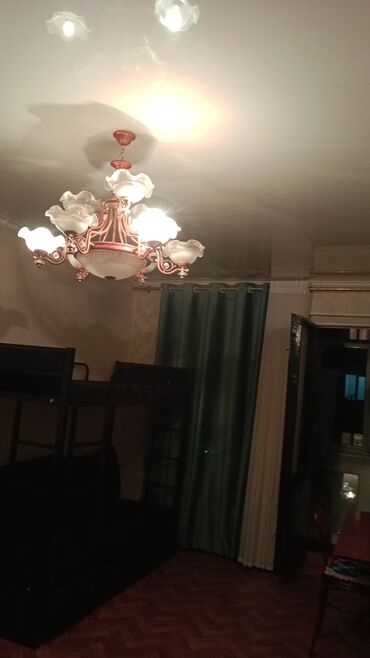 Долгосрочная аренда комнат: Сдается с подселением.1ком с балконом со всеми удобствами) за 18000с+ — 8