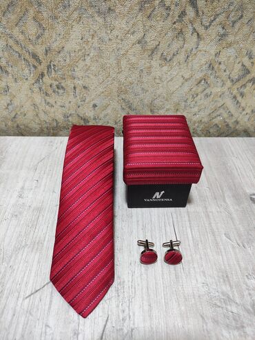 как новый: Здравствуйте !
Продаю новый набор галстук + запонки !
Цена - 300 сом