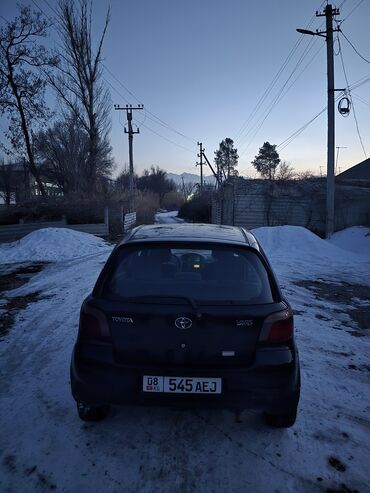 Toyota: Toyota Yaris: 2001 г., 1.3 л, Механика, Бензин