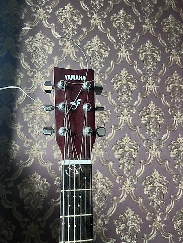 Гитары: Акустическая гитара Yamaha FS (модель на наклейке: FSX/FS-тип, на фото — 5