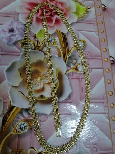 tek qaş: Qızılı rəngli zərgərlik dəsti - Tərkib: boyunbağı və bilərzik -