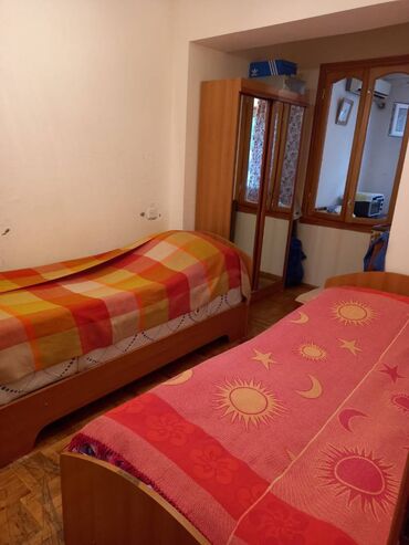 Uzunmüddətli kirayə mənzillər: Mənzil kirayə verilir. Tibb universitet yaninda 3otagli ev — 5