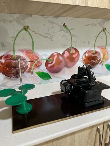 Швейные машины: Швейная машина Chayka, Оверлок, Полуавтомат — 9