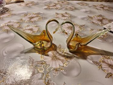 Digər dəstlər və servizlər: Şüşə qab dəsti - 2 ədəd şüşə krujka: qalın divarlı, qulpulu. Üzərində — 14