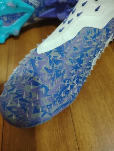 Krasofkalar və idman ayaqqabıları: Məhsul: Adidas Predator krampon - Model: Adidas Predator (bağcığsız — 6