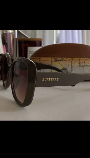 eynek satisi: Burberry. 55alinib satilir15azn qabi 5az 20azn olacaq bir defe