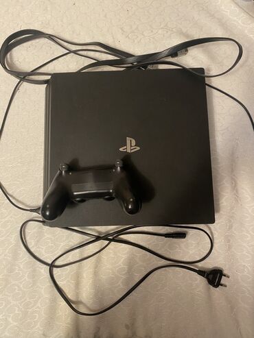 playstation 4 slim 1 tb: PlayStation 4 pro oyun konsolu Komplekt: - PS4 prokonsolu (qara rəng)