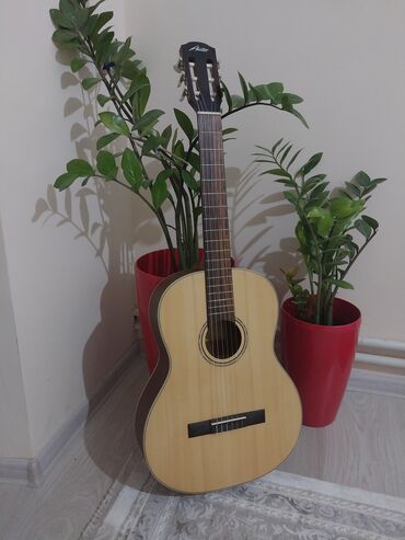 yamaha гитара: Срочно продаётся классическая гитара в идеальном новом состоянии