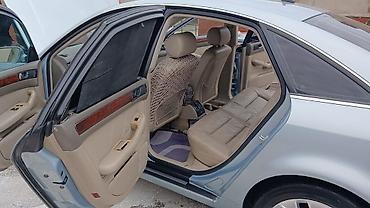 Oturacaqlar: Mercedes-Benz E‑Class sedan – salon - Rəng: açıq mavi kuzov, bej dəri — 1