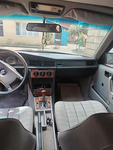 mercedes sekilleri: Mercedes-Benz 190: 0.2 l | 1991 il Sedan — 4