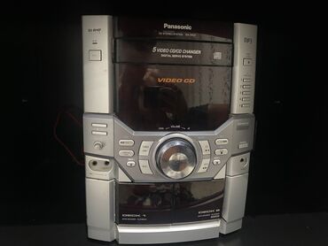 Digər auditexnika: Panasonic SC-DK20 model stereo sistem. Bu sistem 5 diskli CD