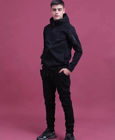 kaputi pull and bear: Pamucni kompleti
Velicine od 10 do 14
Cena3000din
🟢 — 2