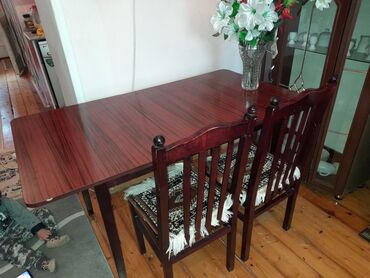 tap az masa ve oturacaqlar: Qonaq otağı üçün, İşlənmiş, Açılan, Dördbucaq masa, 2 stul, Azərbaycan