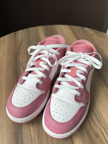 кроссовки nike air jordan: Nike Air Jordan в розовом цвете