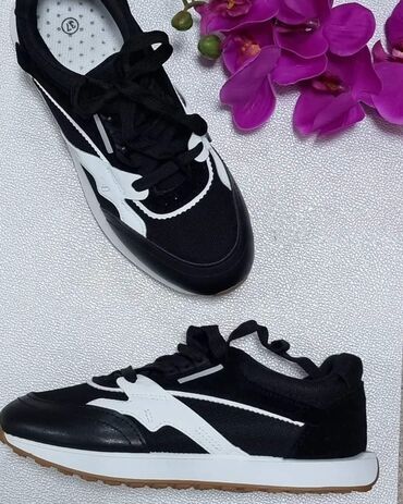 Women's Sneakers and athletic shoes: 41 — 9