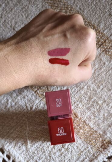 ugg papuce za leto: Cena je za oba ruža, dobijeni, nisu korišćeni, novi. MAYBELLINE