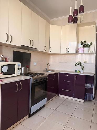 заказать кухонный гарнитур: Продаю кухню, плита индезит и вытяжка, мойка входит в стоимость — 1