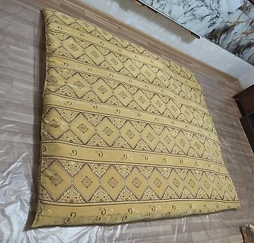 Другие товары для дома: Taxt üçün yun yorğan döşək ikinci əl yaxşı vəziyyətdə — 1