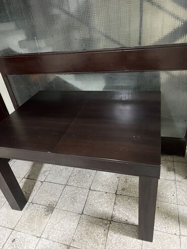 trpezarijski sto i stolice: Trpezarijski sto, Pravougaoni, Drvo, Upotrebljenо