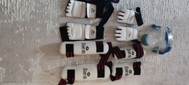 futbol əlcək: Taekwondoda şitkisi ayağ-XL, qol-M, ayağ ustu-L, əlcəy-L və kaskaya