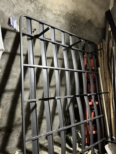 demir rewotkalar: Dəmir Həyət darvazası