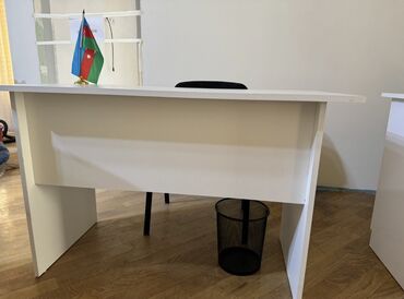 Ofis masaları: İşlənmiş, İşçi üçün, Dördbucaq masa