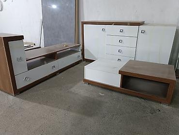 qoz: Qonaq otağı üçün müasir mebel dəsti Tərkibi: - TV stendi: geniş üst — 1