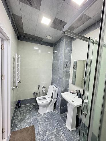 Uzunmüddətli kirayə mənzillər: Dəniz mənzərəli, müasir tərtibatlı 2 otaqlı mənzil 75 kv Təsvir: - — 6