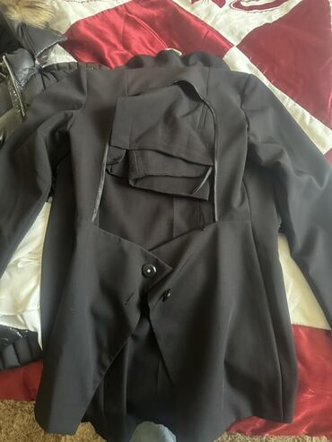 велюровые женские костюмы: Qadınlar üçün klassik qara kostyum dəsti. - Uzun kəsimli, düyməli