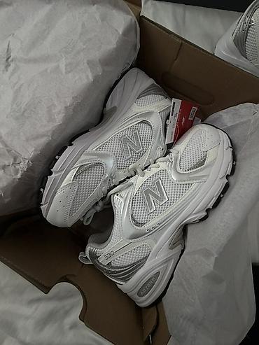 келме сумка: Кроссовкалар, 37.5, New Balance, Жаңы, түсү - Күмүш, Акылуу жеткирүү, Өзү алып кетүү — 1