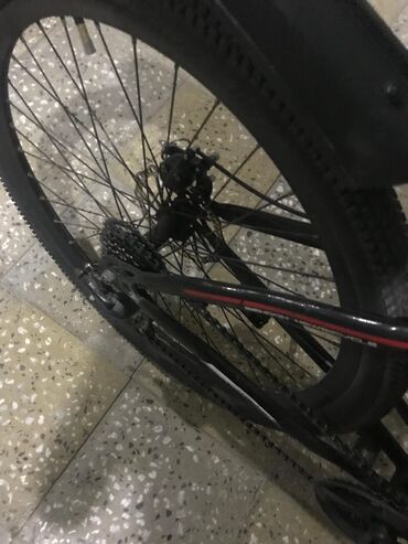 zinət əşyaları: Satılır. Barter də mümkün du 28lik velo ilə skoruslar yoxdu Sadeye
