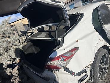Автозапчасти: Toyota Camry SE (XV70), белый седан, на разбор по запчастям. Что — 3