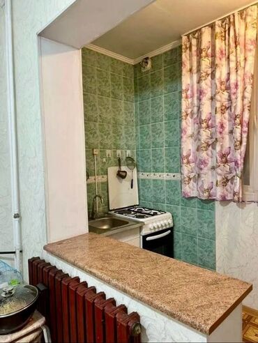 гостиница аламедин базар: 1 бөлмө, 35 кв. м, 105-серия, 2 кабат, Косметикалык ремонт