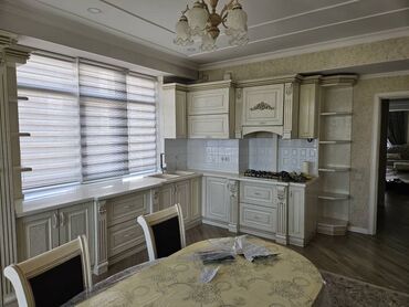 ворота для частного дома: Буфет, Колдонулган, Жуугучу менен, Жыгач