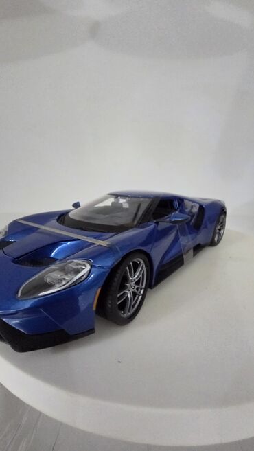 Модели автомобилей: Модель автомобиля Ford GT — коллекционная масштабная реплика в синем — 2