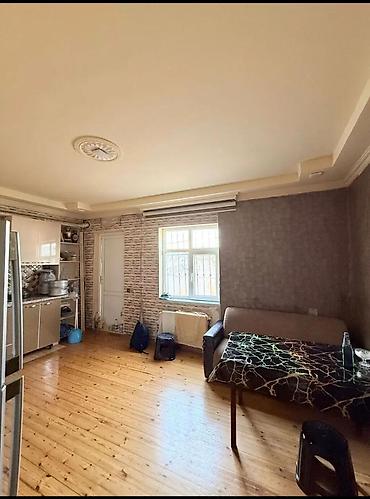 gundelik ev: Bakı, Qaraçuxur qəs., 5 otaqlı, Köhnə tikili, m. Neftçilər, 3 kv. m — 3