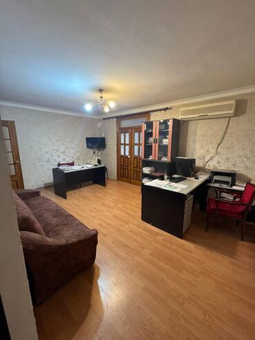 Ofislər: Obyekt icarəyə verilir.Rahat yerləşimdə,işlək küçədə yerləşir.Elmlər — 4