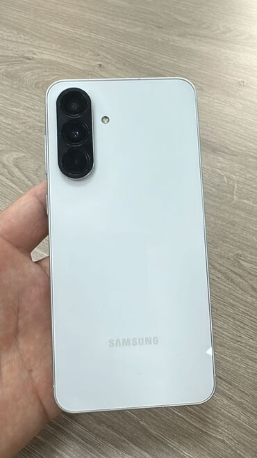 самсунг телефоны бу: Samsung Galaxy A56, Б/у, 256 ГБ, цвет - Белый, 2 SIM, eSIM