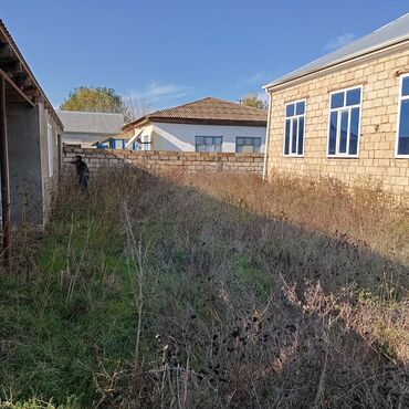 Həyət evləri və villaların satışı: Satılır: həyət evi və geniş torpaq sahesi 30 sat torpağı var 2 otaq — 10