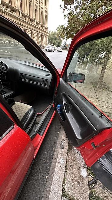 pec satisi: BMW 3 Series E36 sedan – parlaq qırmızı rəngdə, 4 qapılı kuzov. - — 6