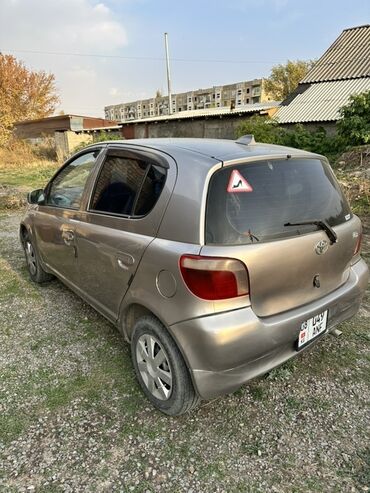 продаю в связи с переездом: Toyota Vitz: 2001 г., 0.1 л, Автомат, Бензин, Хэтчбэк