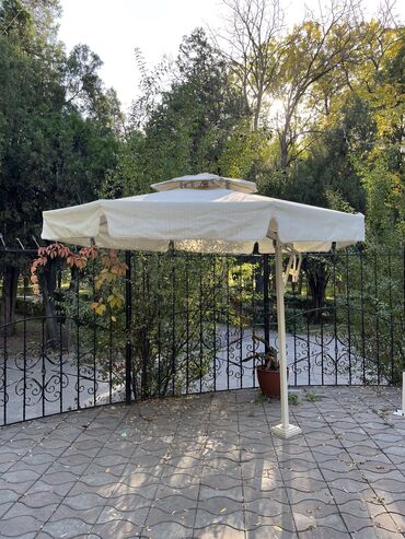 Садовые зонты: Зонты уличные качественные белые, подойдут для кафе, ресторанов, дачи