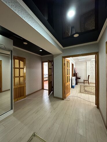 парикмахерская мебель: 4 комнаты, 102 м², Индивидуалка, 4 этаж, Косметический ремонт
