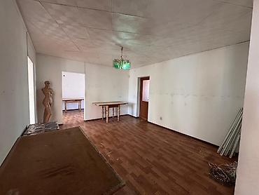 Продажа коттеджей и домов: Продается капитальный двухэтажный дом в городе Кара-Балта, ул. Ленина — 10